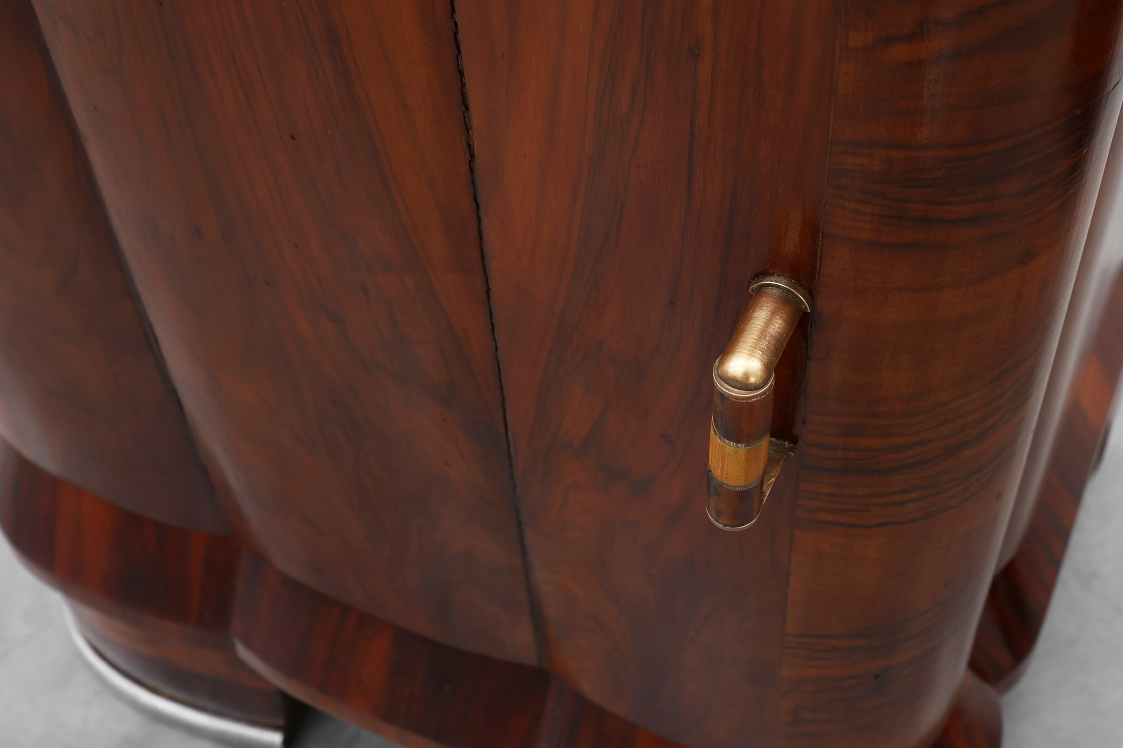 Pair of Art Deco Nightstands in Walnut, Italy 1920sthumbnail